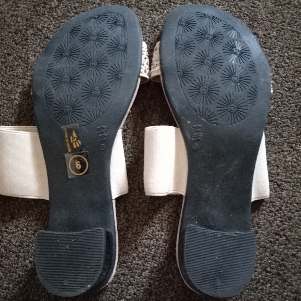 Tory Burch Elegant Beige Embellished Women's Sandals Sz 6 - Picture 2 of 3